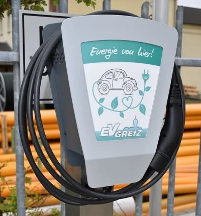 Wallbox der EV Greiz mit Typ-2-Anschluss – stufenverstellbare Ladeleistung von 3,6 bis 11 kW, für sicheres Laden von Elektrofahrzeugen